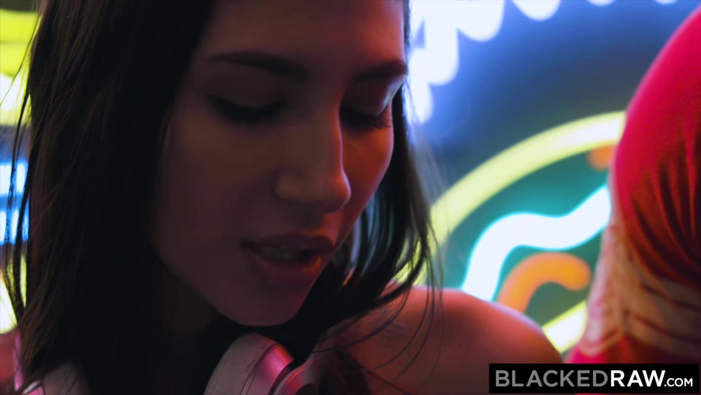 BLACKEDRAW Gorgeous Gianna Dior devours stranger's BBC