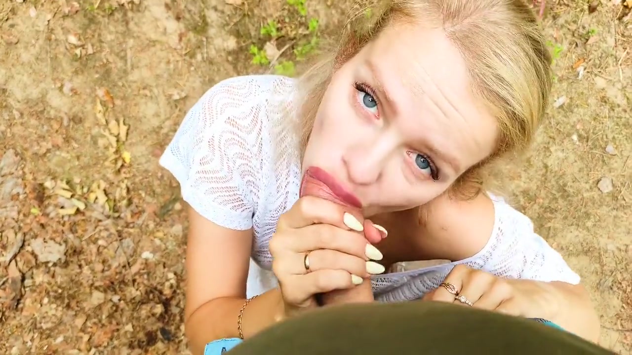 Married Milf Lagged Behind The Tourist Group And Wanted To Be Fucked Right On The Forest Path
