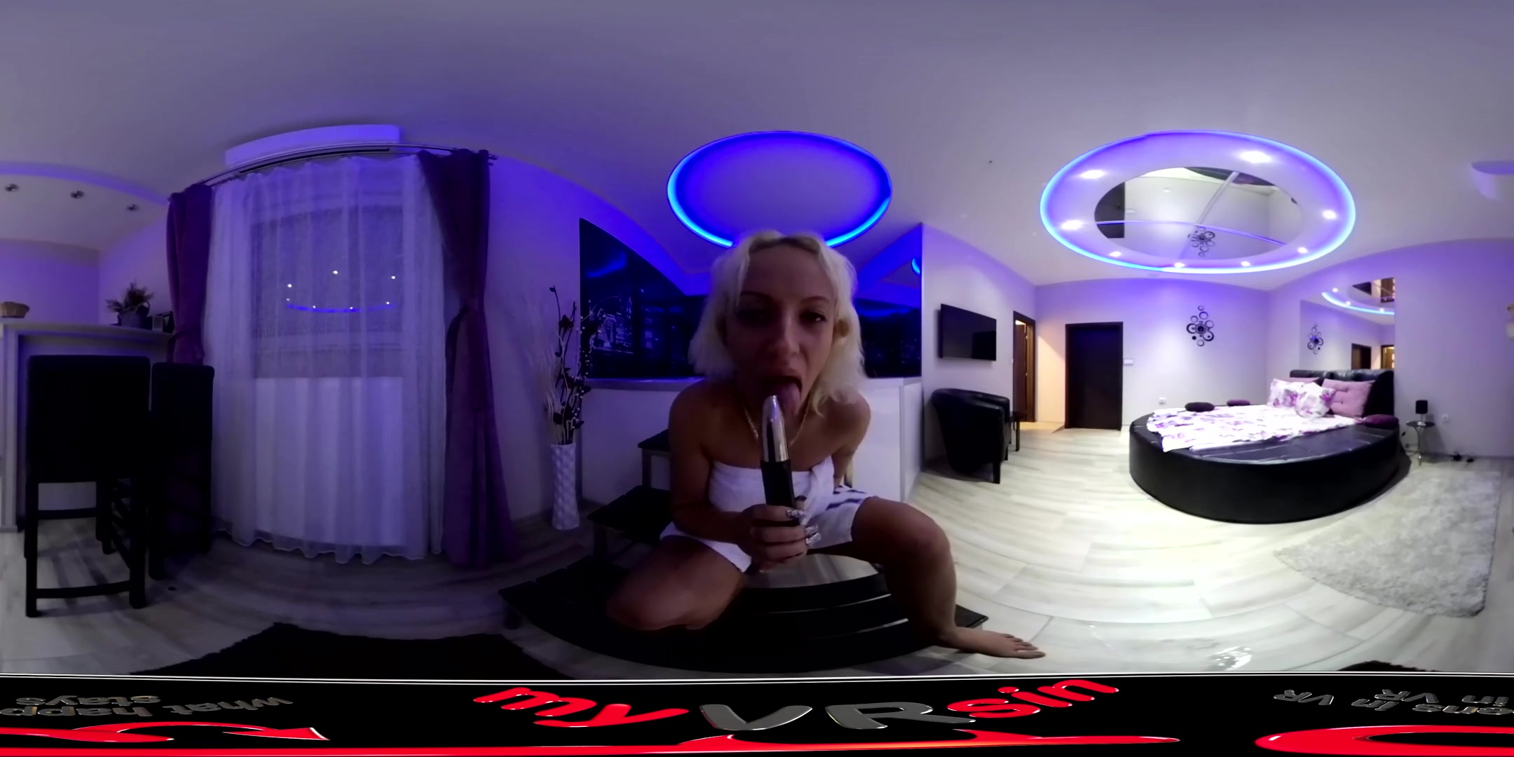 Nevena Hot in Vibro Fun - myVRsin