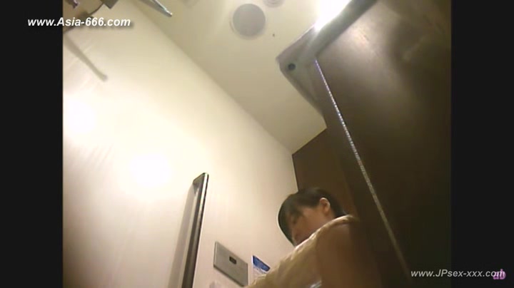 peeping Korean restaurant toilet.22