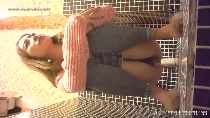 chinese girls go to toilet.118
