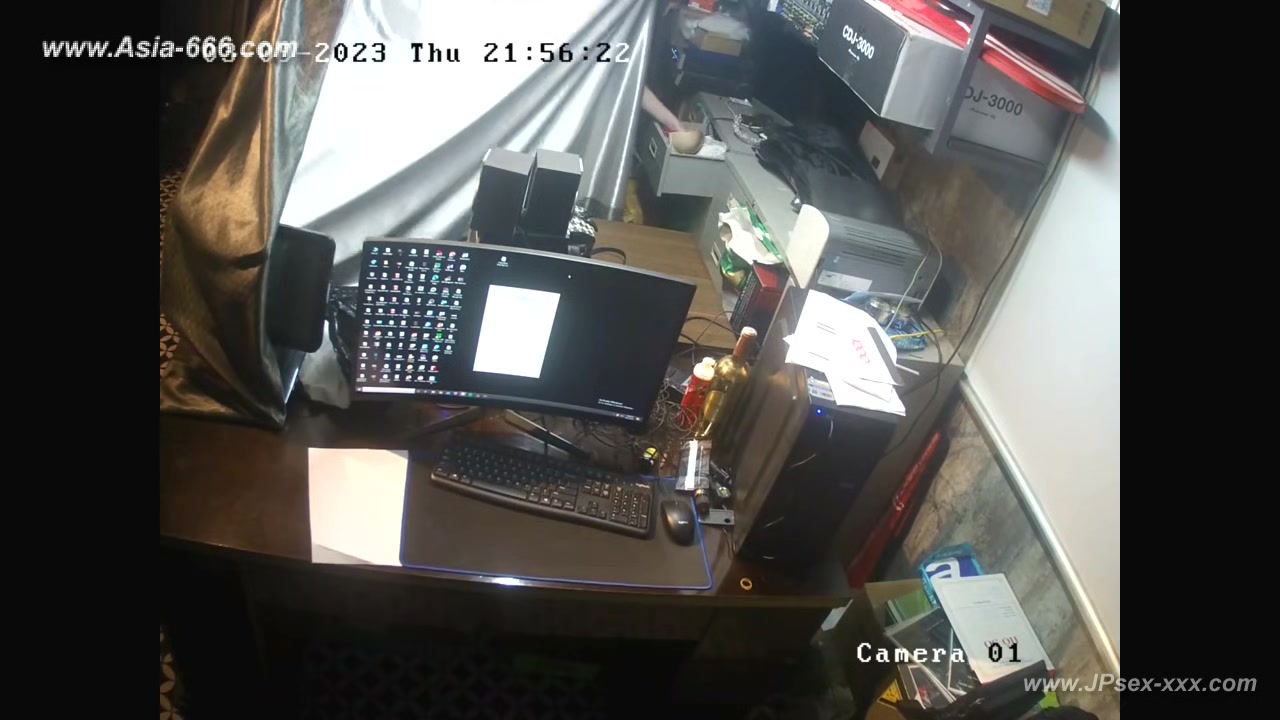 Hackers use the camera to remote monitoring of a lover's home life.600