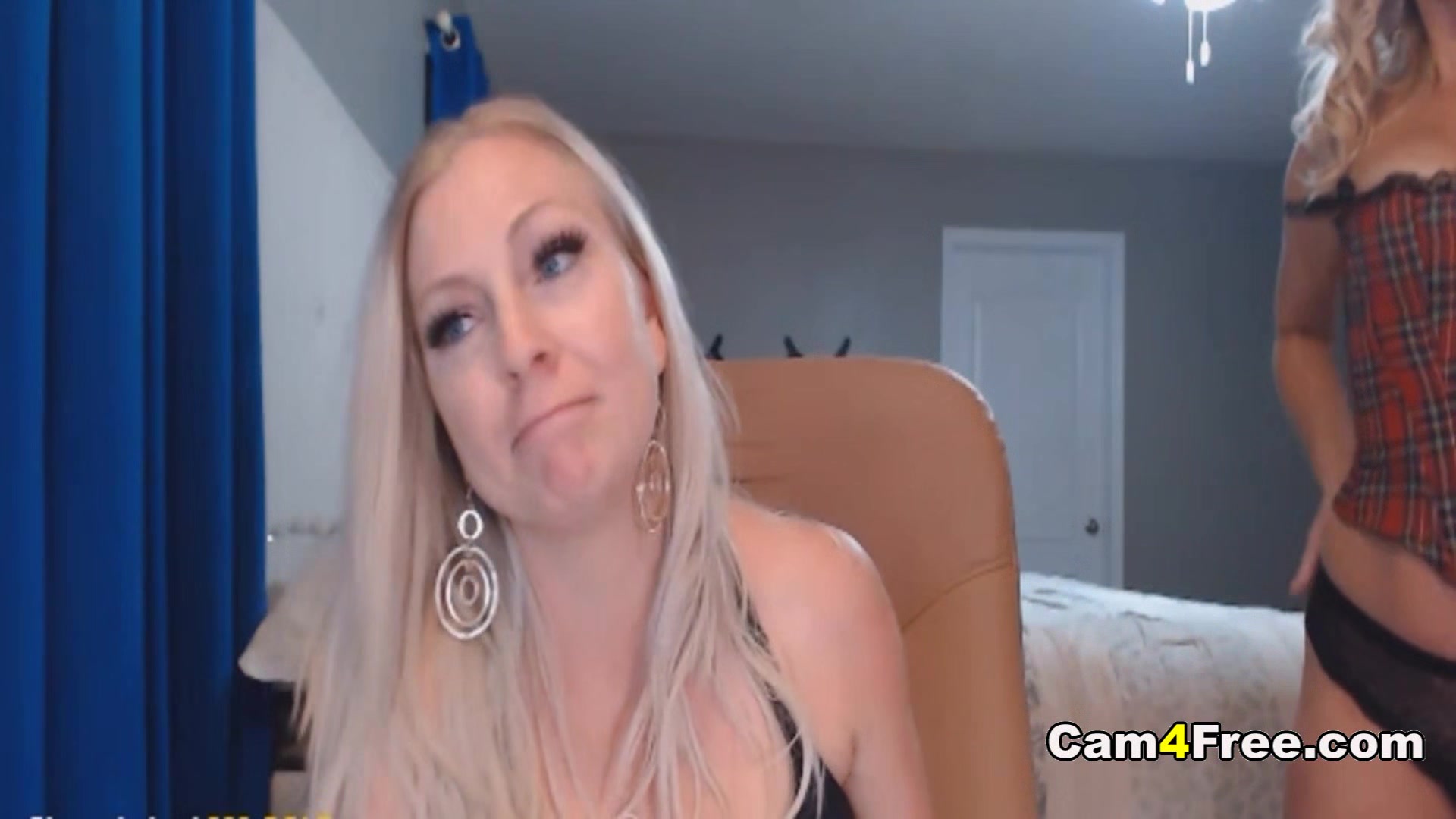 Naughty Lesbian Couple Enjoys Pussy Fucking