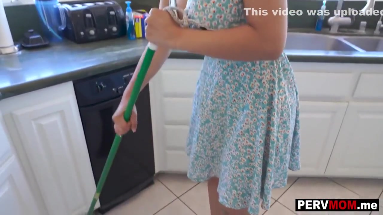 Lauren Pixie In Big Boobs Milf Stepmom Sucked Stepsons Big Cock In The Kitchen