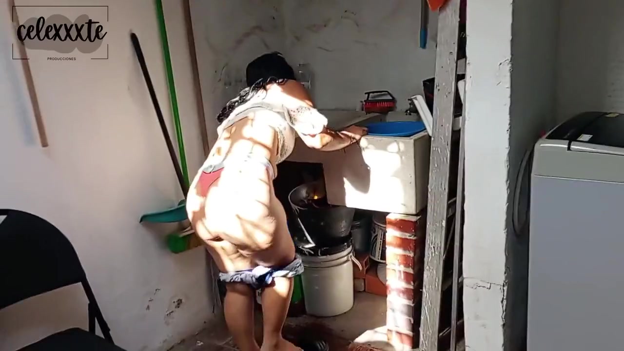 Mi Hermanastra Me Pide Que Acompane A La Ducha Porque Tiene Miedo Y Terminamos Follando Rico