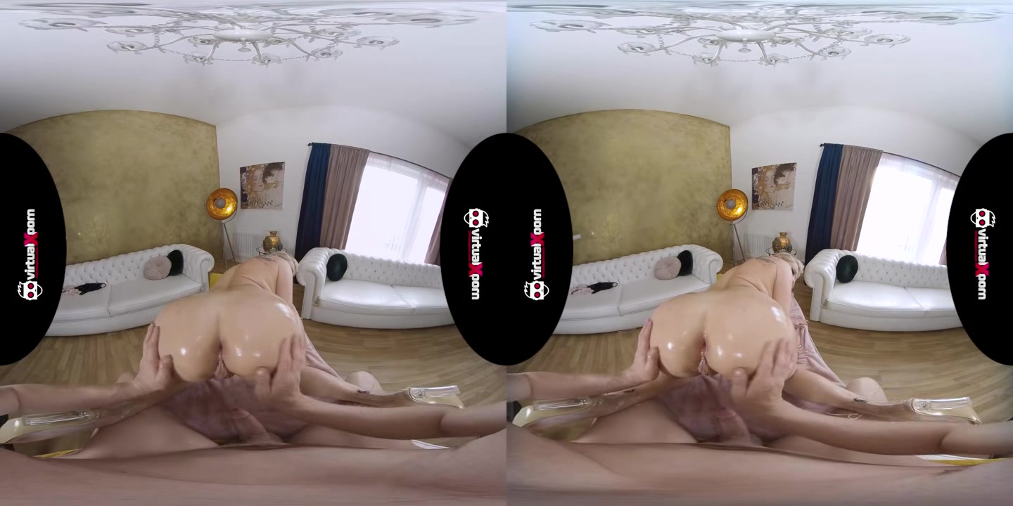 She Squirts During Fist Fucking - VirtualXPorn