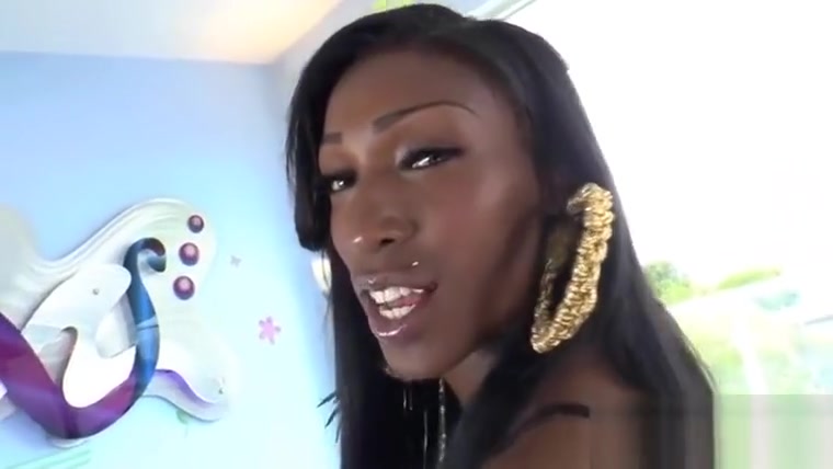 Big ass black shemale in sexy panties jack off her dick