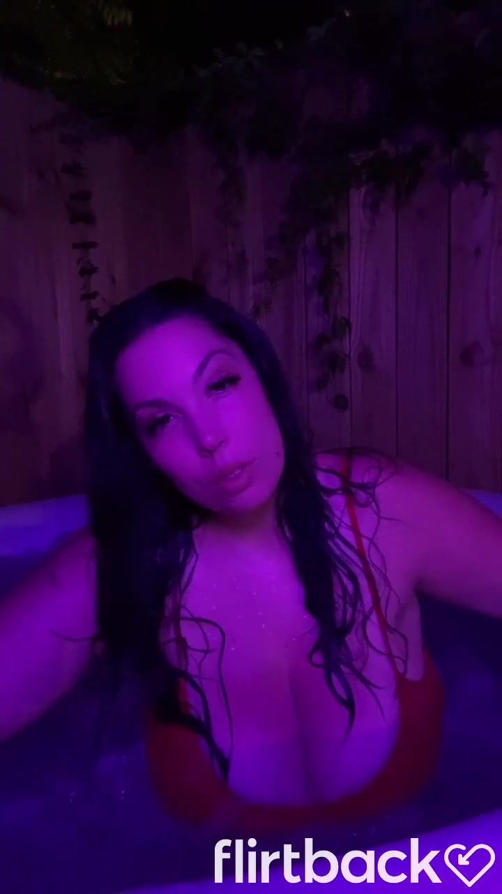 Brunnette flashing her boobs at the hot tub