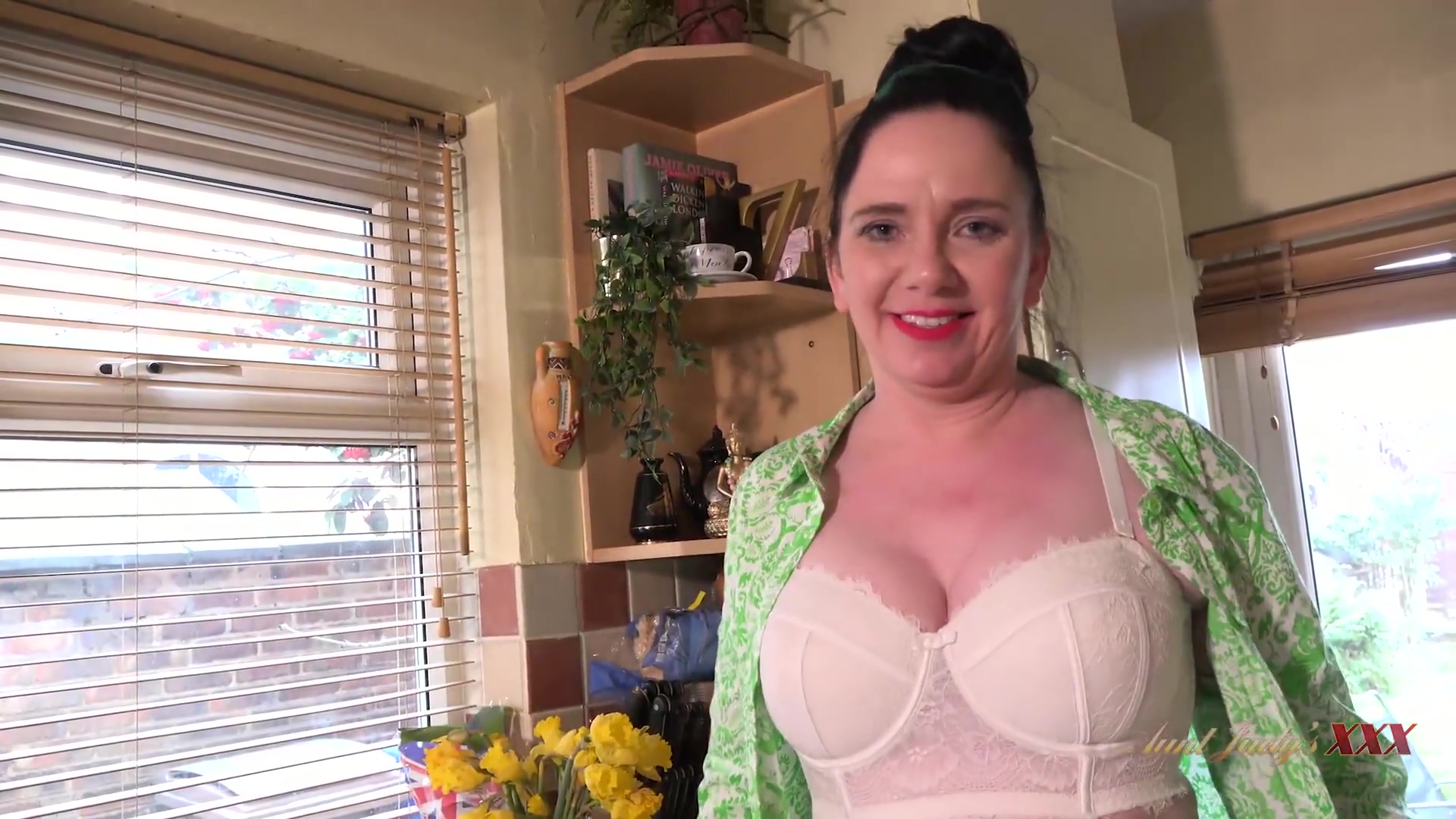 Free Premium Video Xxx - Your Curvy Milf Housewife Kjirsten Sucks Your Cock In The Kitchen pov With Milf Big Tits And Judys