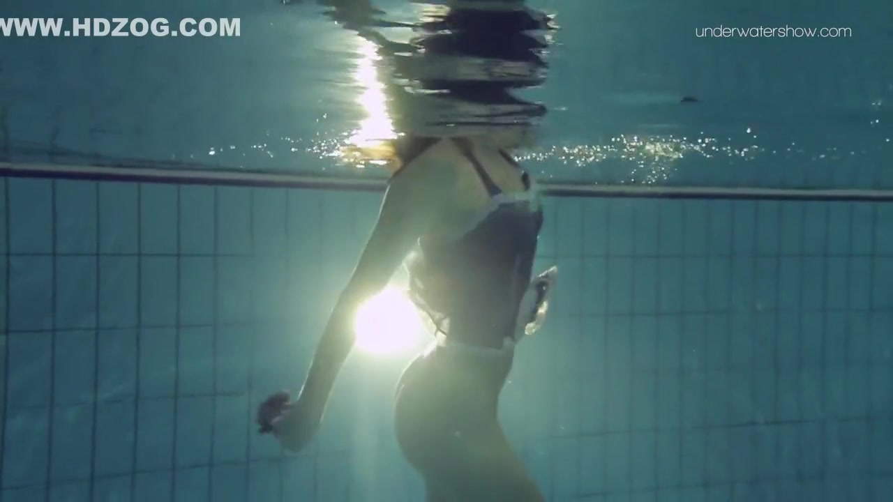 Blue Dressed Duna Bultihalo With Big Tits In The Pool