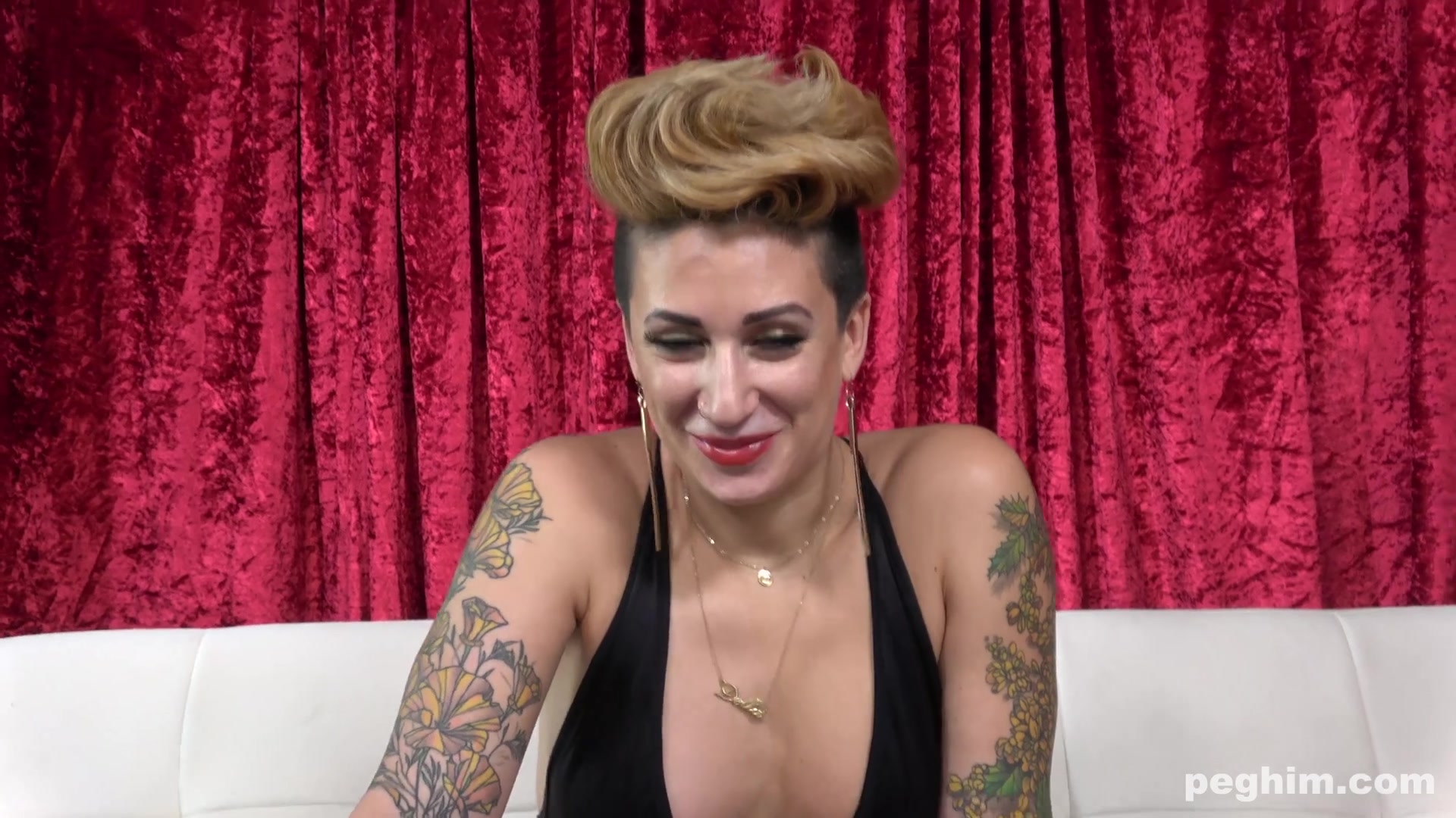 Della Dane Red Curtain Live - Sex Movies Featuring Peghim