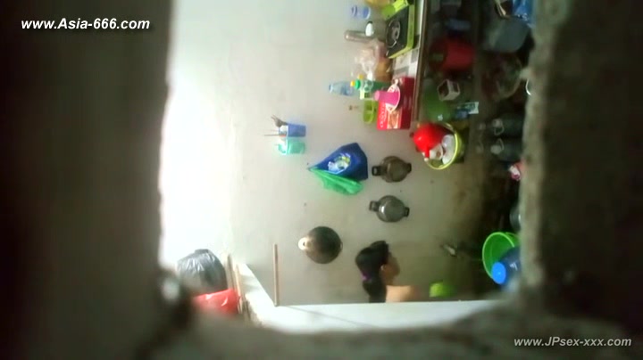 peeping chinese girls bathing.23