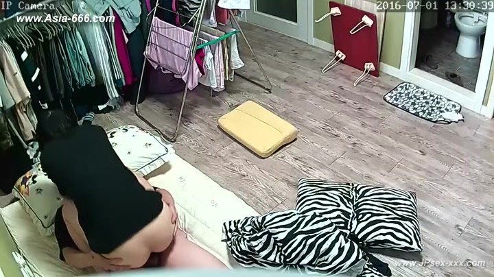 Hackers use the camera to remote monitoring of a lover's home life.***