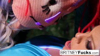 2 hot blondes share Halloween scare