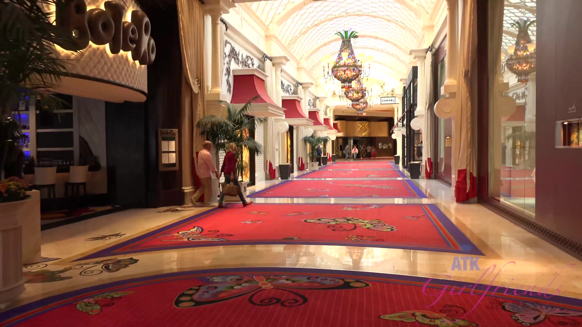 Virtual Vacation Las Vegas With Emma Evins 1/3