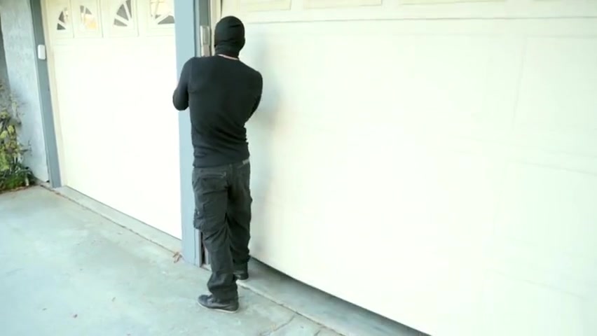 Smart blonde MILF caught a bad thief and used his thing