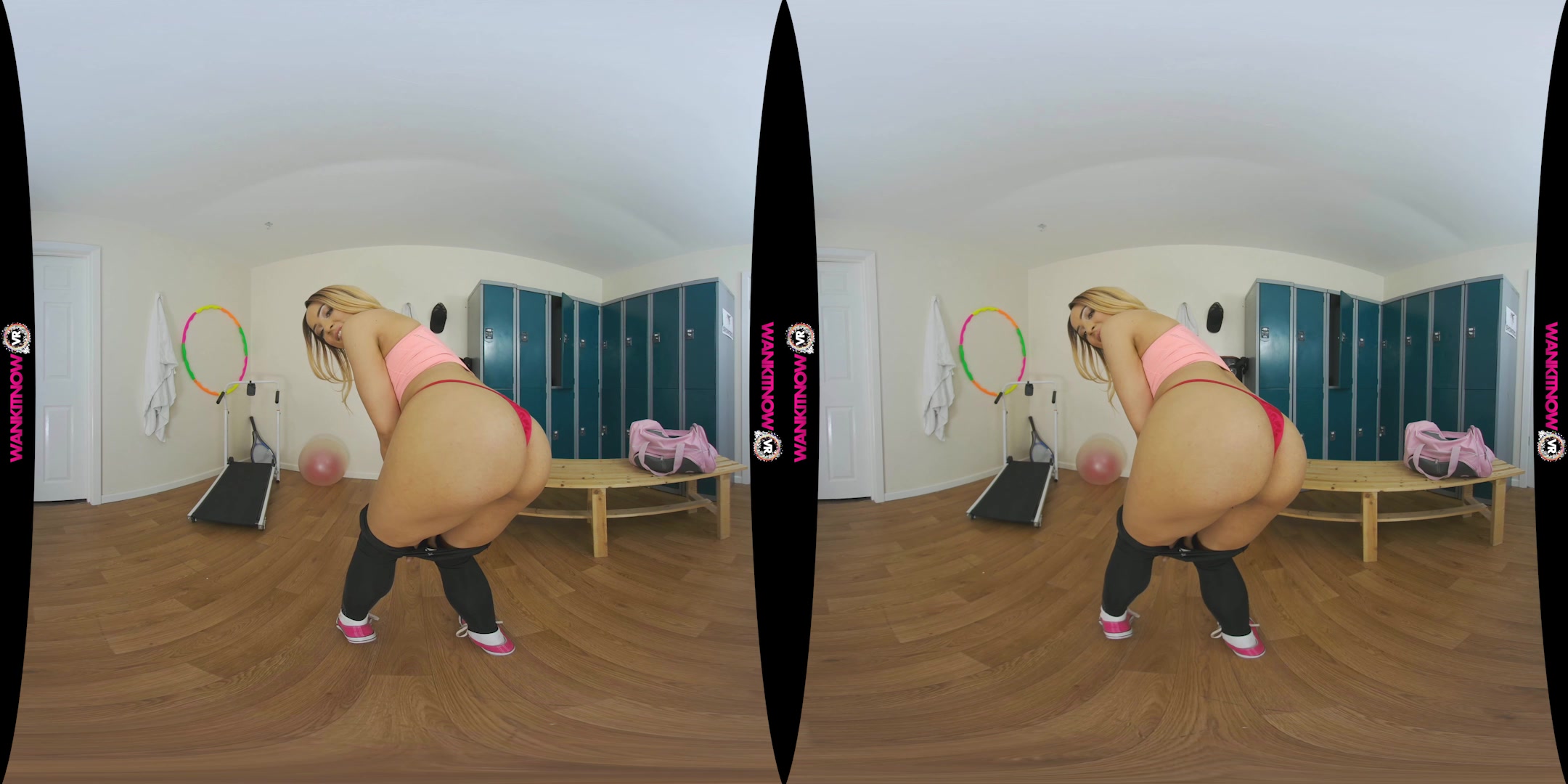 Socials Thot featuring Kayla Louise - WankitNowVR