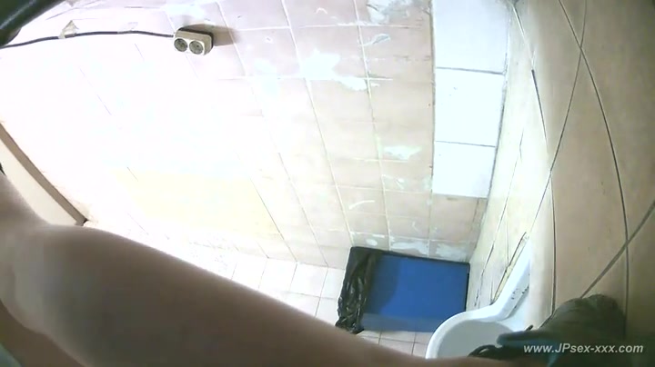 chinese girls go to toilet.15