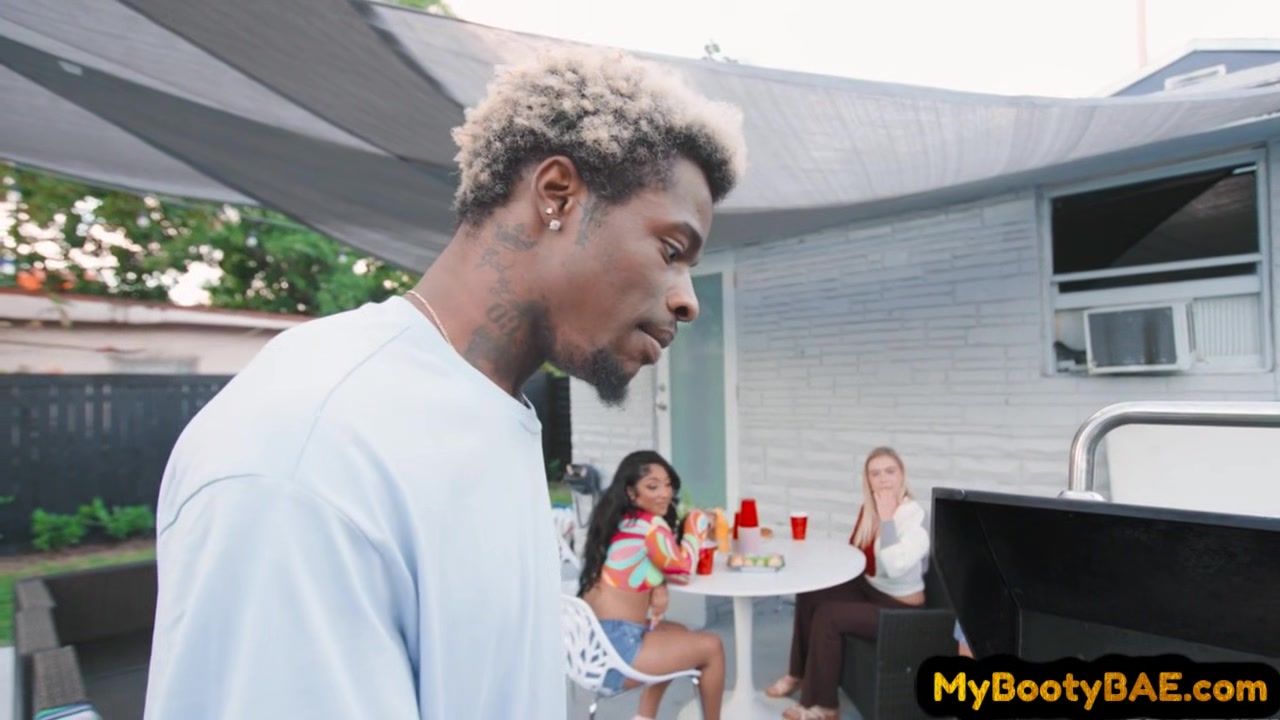 Booty Ebony babe with tattoos outdoor fucked by BBC