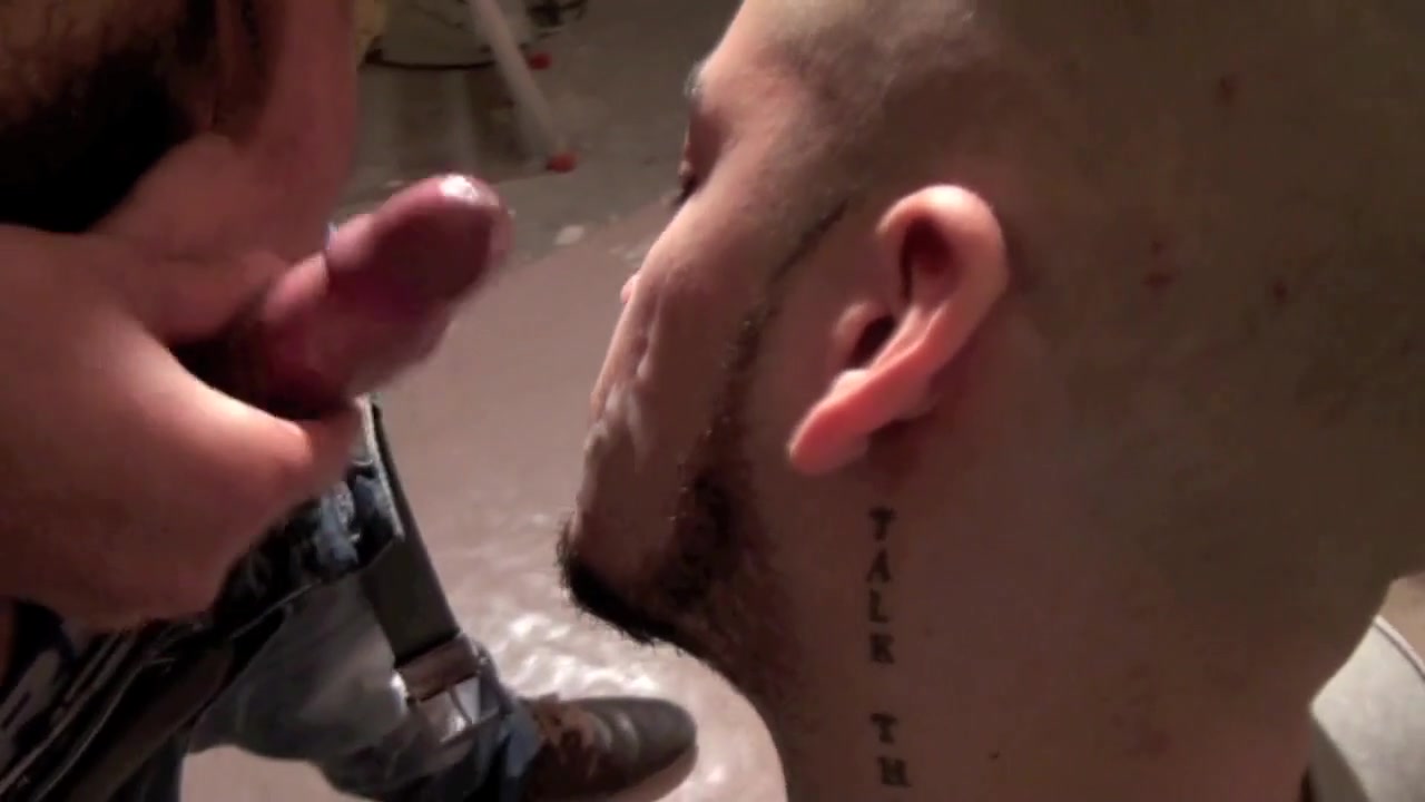 Young accepts to fuck a gay in a discreet place in Paris. - CrunchBoy