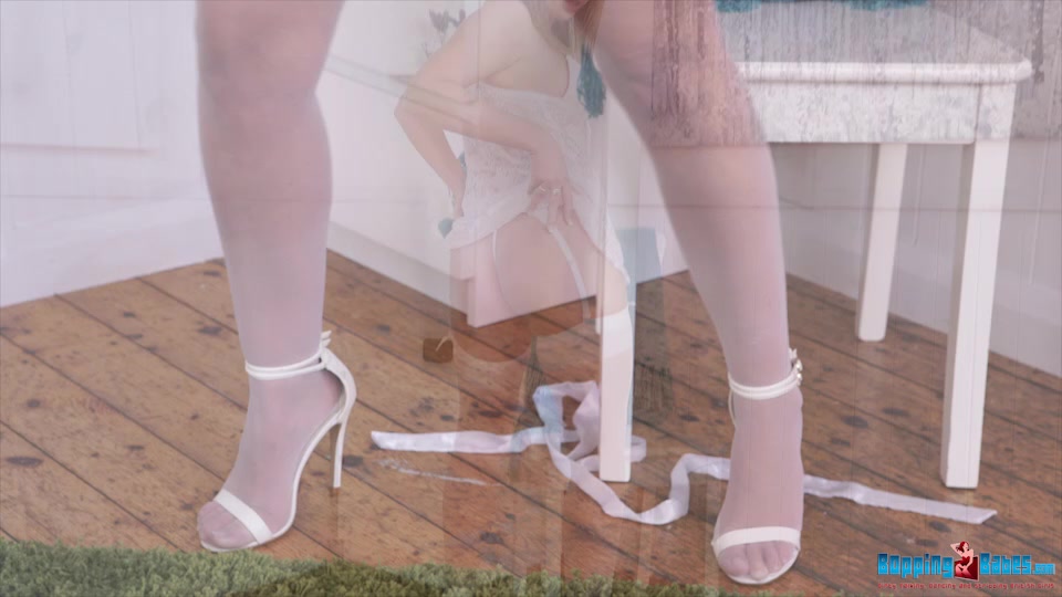 Sophie Star - Sexy Little Treat - BoppingBabes