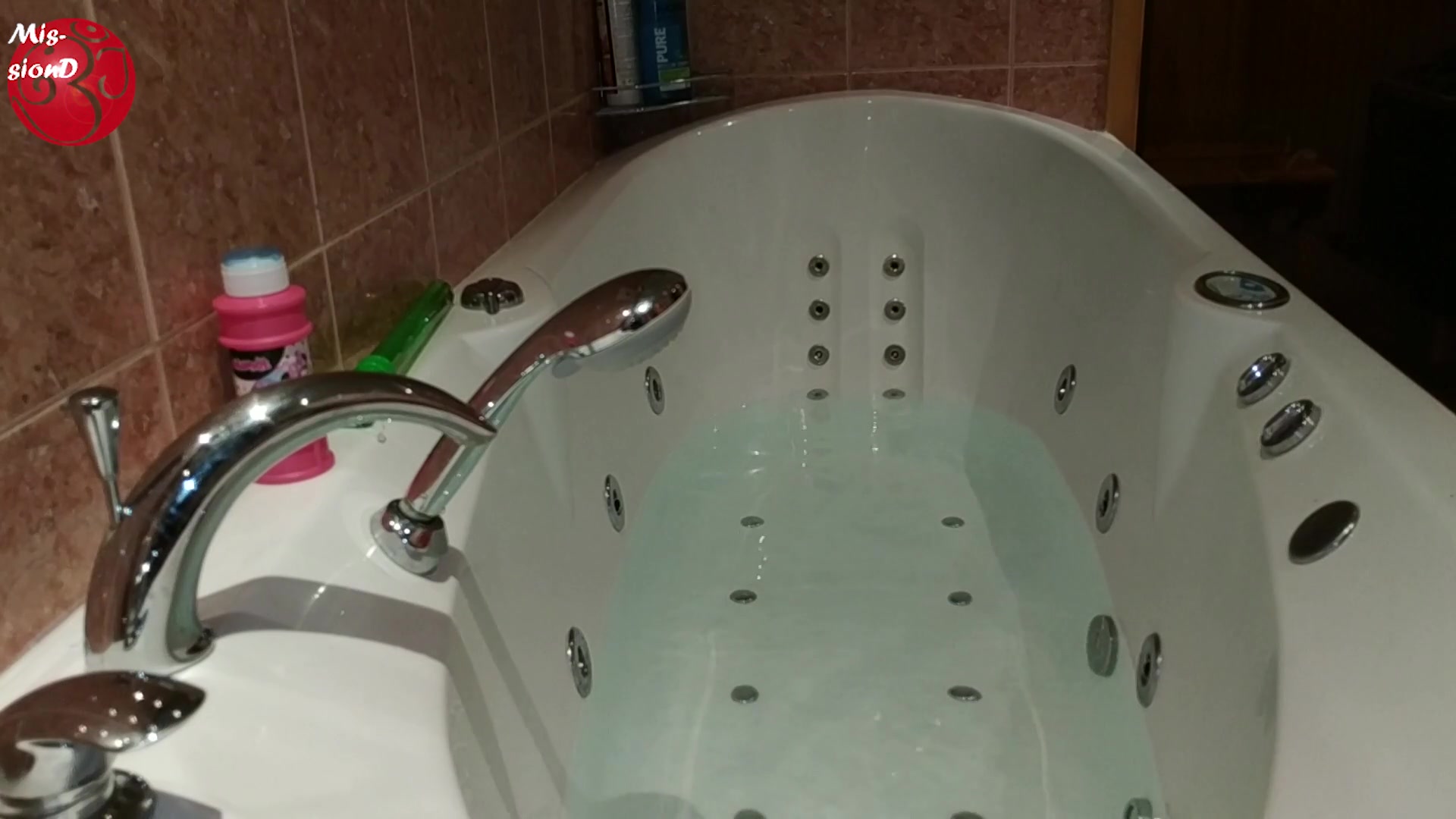 Lollipop Foot Bathtub - Sex Movies Featuring Findom Goaldigger