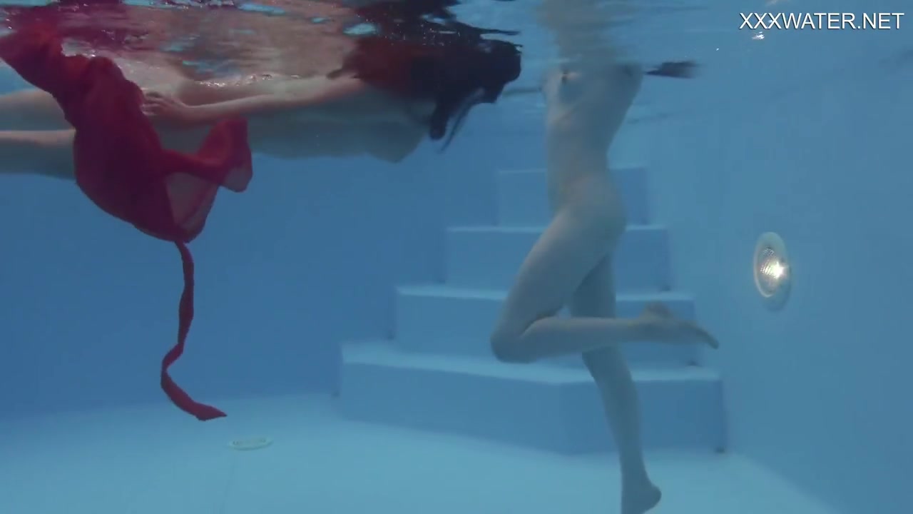 Marfa Touches Babe In The Pool With Emerald Ocean
