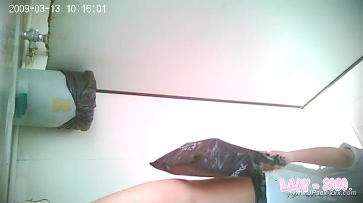chinese girls go to toilet.8
