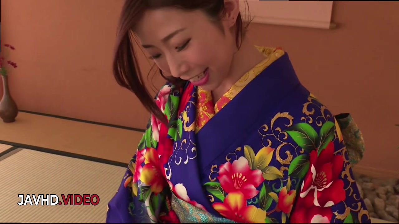 Steamy JAV Star in Kimono Gives Irresistible Japanese Blow Job On Cam