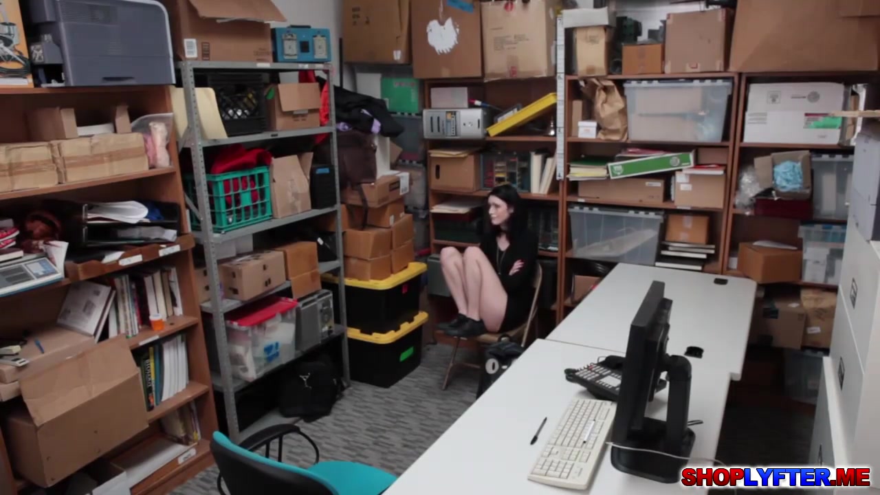 Ivy Aura - teen 18+ Sucks The Officers Cock