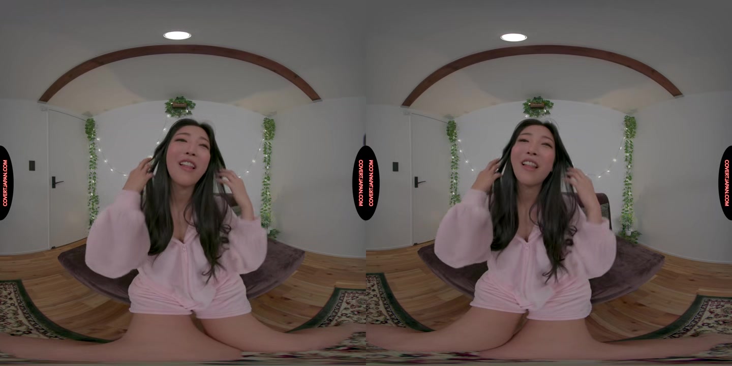 Intimate Moments with Emiri Momota - CovertJapan