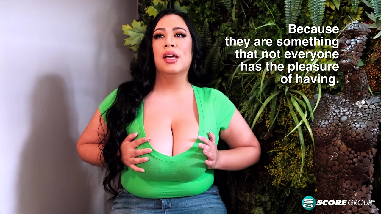 Julia Mendoza: Tit Chat