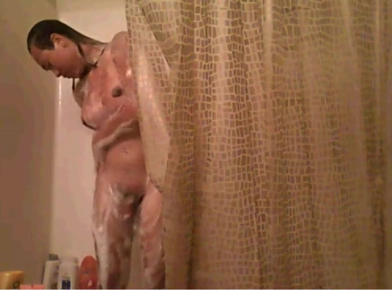 Tranny masturbate in the shower