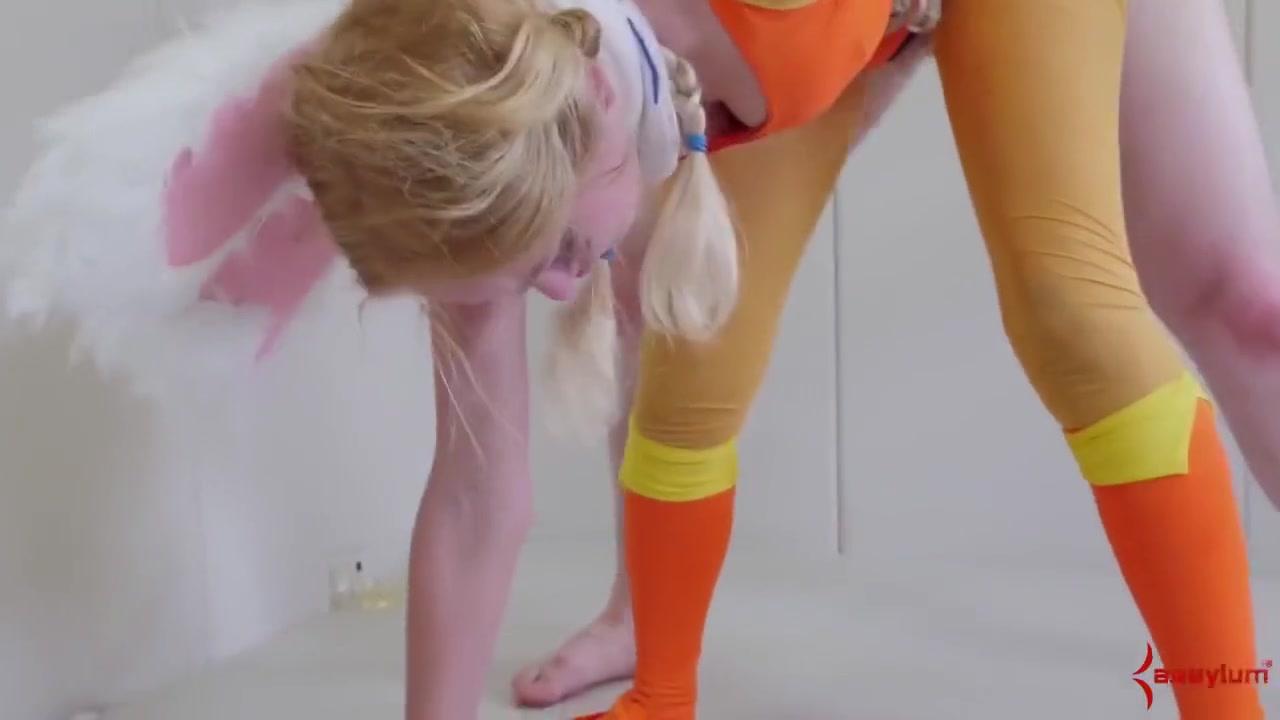 Cosplay Sexy Girl Is Spit Roasted In 3some Domination