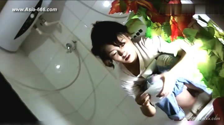 chinese girls go to toilet.101