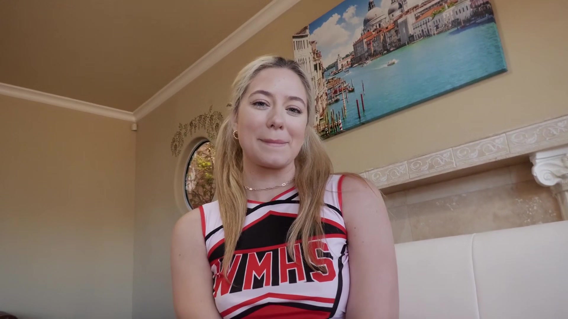 Cheerleader River Lynn Has A Big Booty
