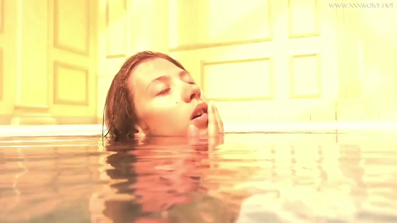 Stefanie Moon In Swims Nude In The Pool