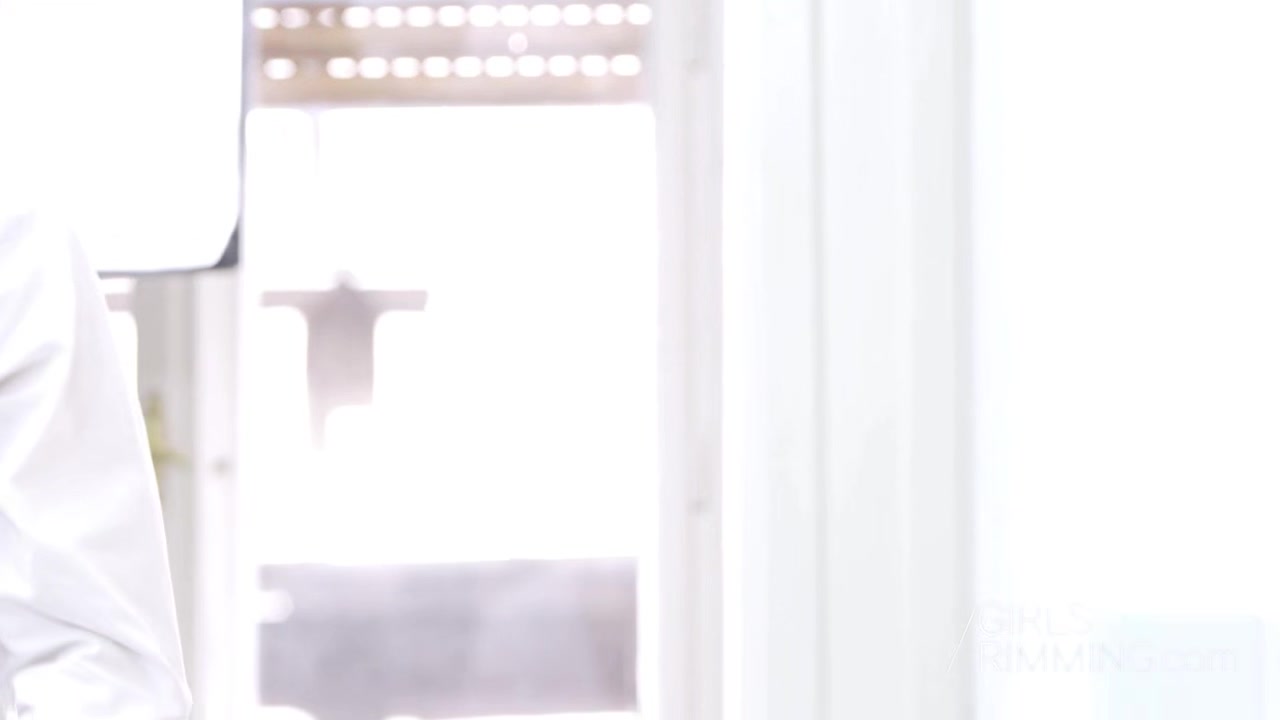 Glasses beauty Sara Sultry giving an anal rimjob