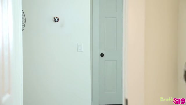 Stepsis And Friend Crave Valentines Day Dick - S31:E1 - Brattysis