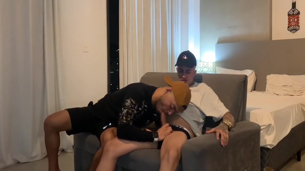 Gay Porn In O Maloka Do Meu Predio Me Chamou Para Um F1 E Acabou Liberando O Cu 6 Min