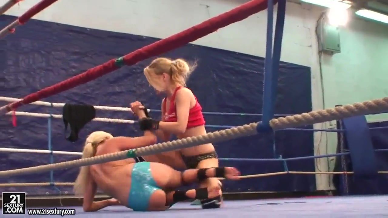NudeFightClub with Laura Crystal, Michelle Moist