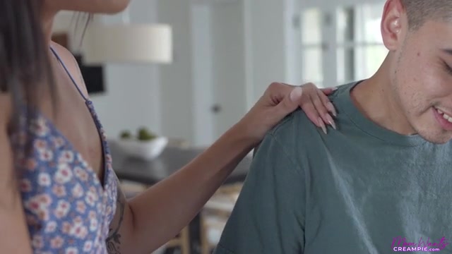 Let Me Make Sure That Cookie Gets Some Icing Stepmom - S1:E5 - Momlover