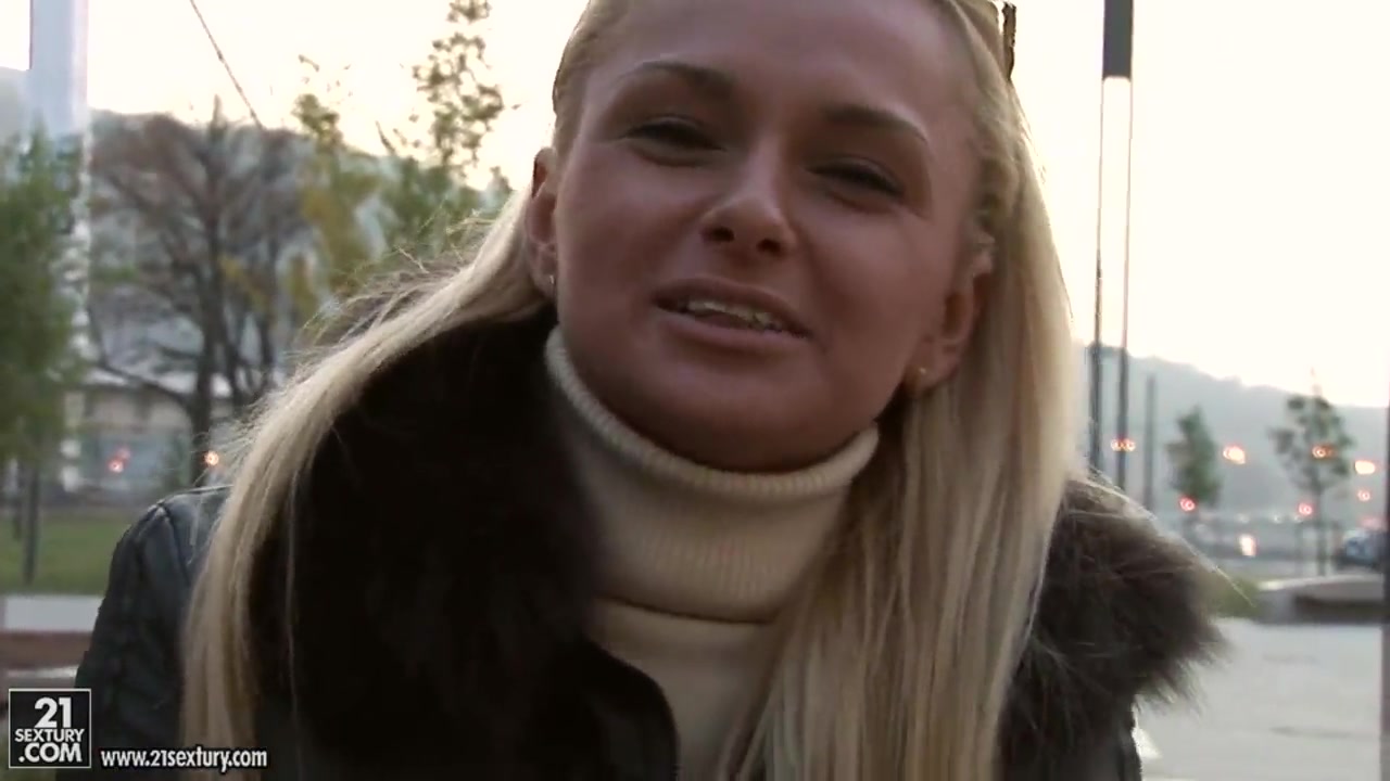 Ivana Sugar poses and demonstrates her secrets in public places