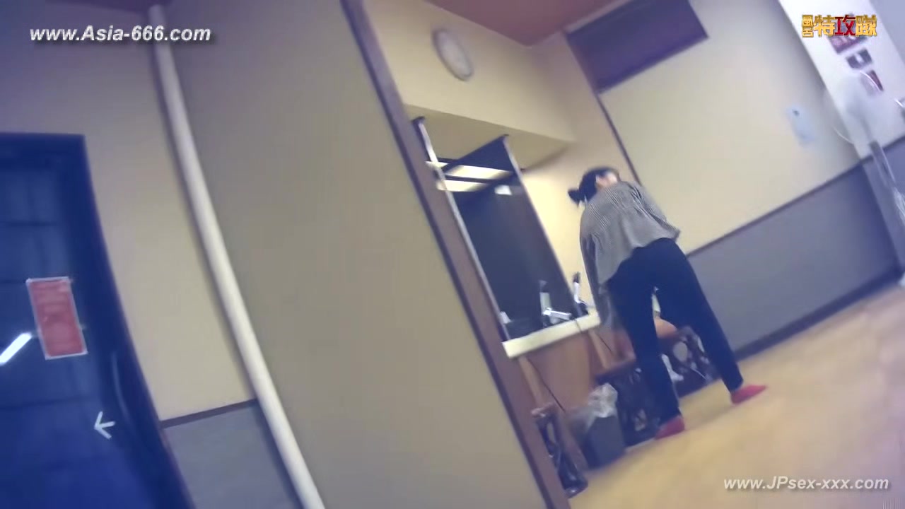 japanese public bathroom changeroom.88