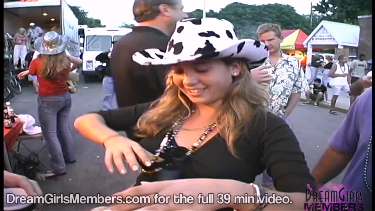 Costumed Exhibitionists Bare Tits Ass & Pussy At Fantasy Fest - DreamGirlsMembers