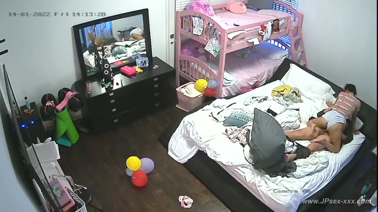 Hackers use the camera to remote monitoring of a lover's home life.599