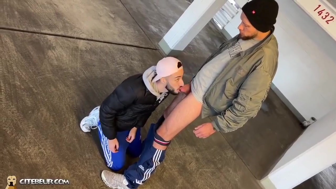 Arab Guy Sucks Huge Cock