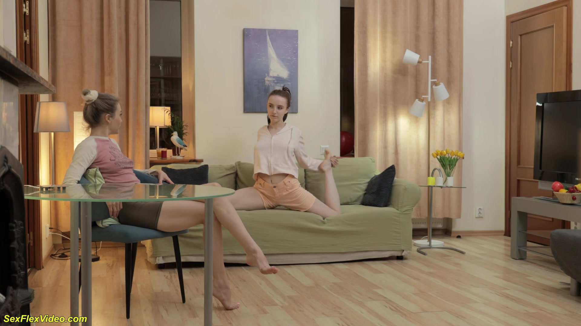 Flexible Lesbian 18 Y.O Teen Gymnastics