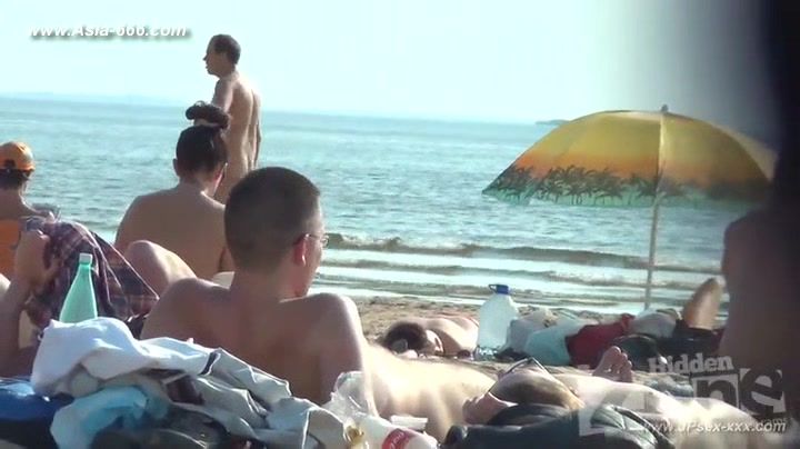 peeping Naturist Beach.33