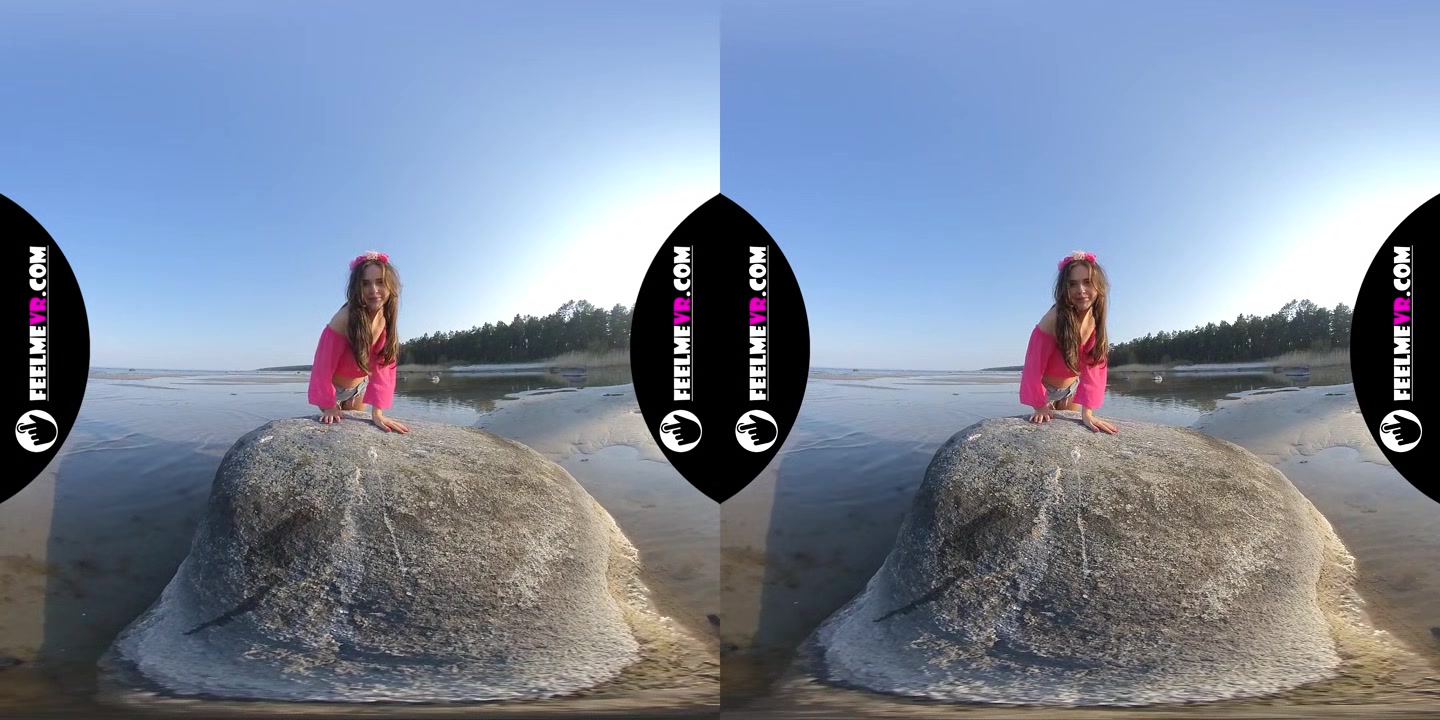 Gabby Bella Masturbates With 4fingers On The Beach - FeelMeVR